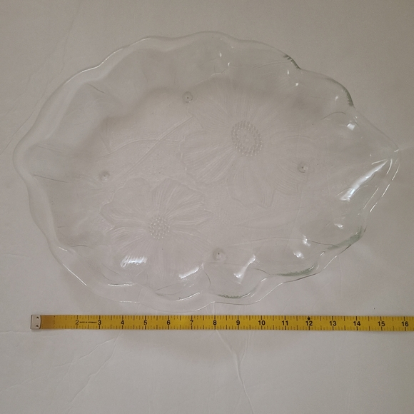 Vintage 90s Leaf Serving Dish - Picture 9 of 10